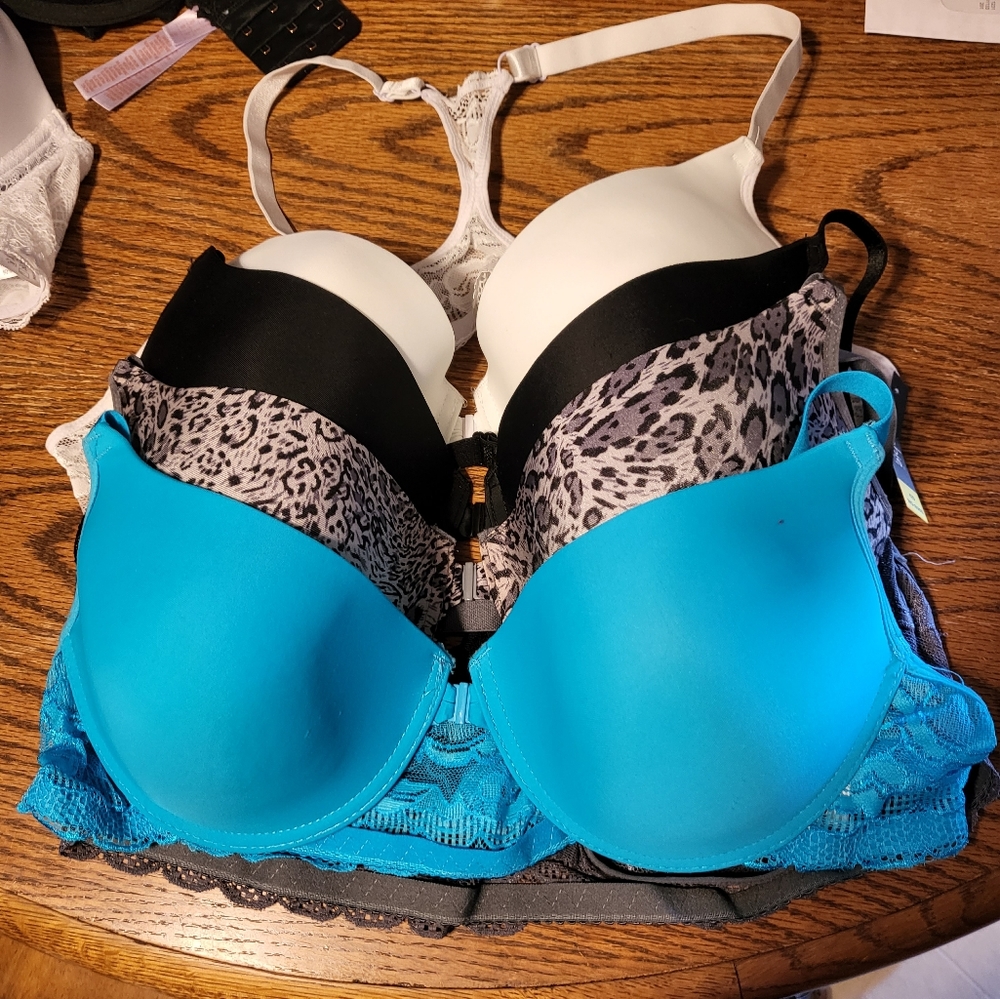 Lot of 4 NWT Coobie front close bras 42D
